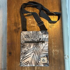 Grey Da Kine crossbody bag